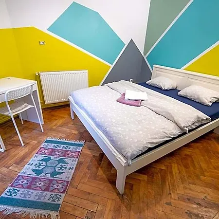 Cornel Hostel *