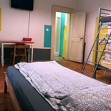 Hostel Cornel *
