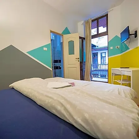 Cornel Hostel *