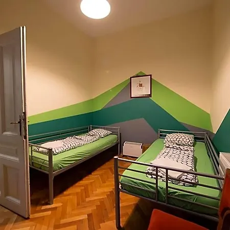 Cornel Hostel *