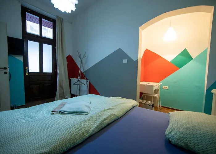 Cornel بيت شباب *